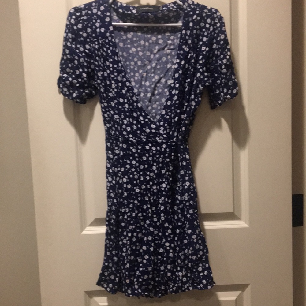 MinkPink floral wrap dress short sleeve 100% viscose Size S blue/white size S